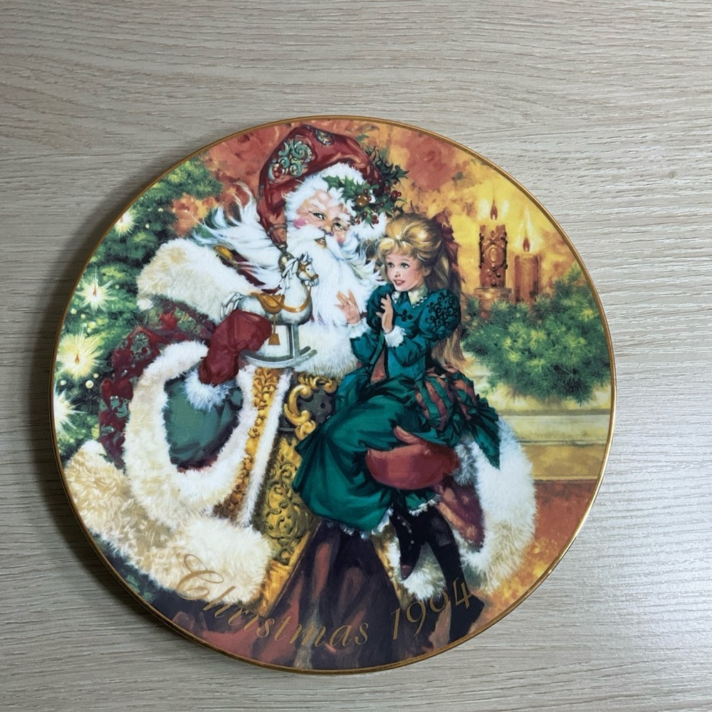 Avon 1994 Christmas Plate The Wonder Of Christmas Porcelain Trimmed in 2…
